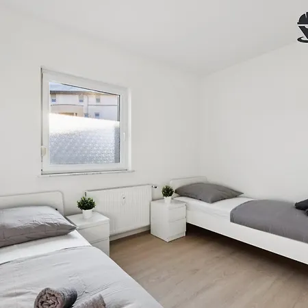 Monteur - Für Bis Zu 5 Personen In 63452 - Hu14 Apartment *