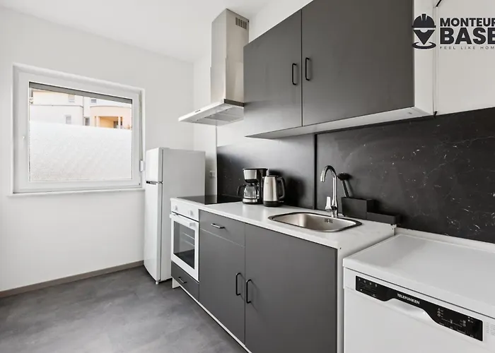 Monteur - Für Bis Zu 5 Personen In 63452 - Hu14 *