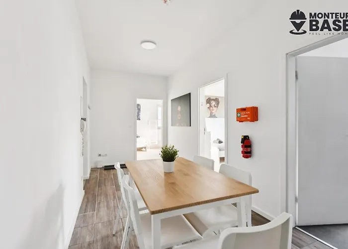 Monteur - Für Bis Zu 5 Personen In 63452 - Hu14 *