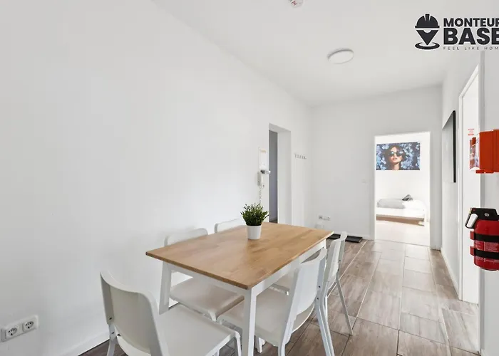 Monteur - Für Bis Zu 5 Personen In 63452 - Hu14